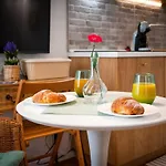 Cobblestone Comfort In Διαμέρισμα *