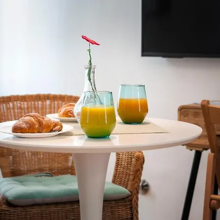 Cobblestone Comfort In Апартаменты