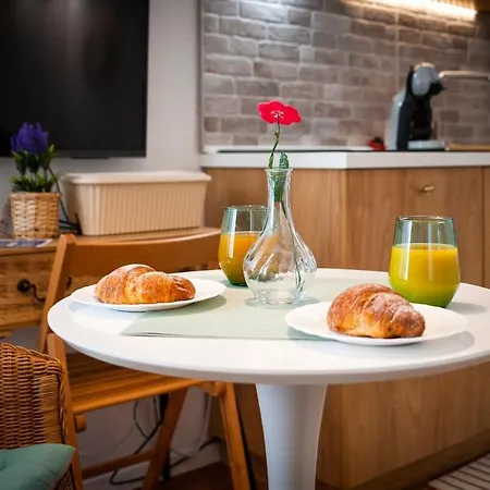 Cobblestone Comfort In Apartment *