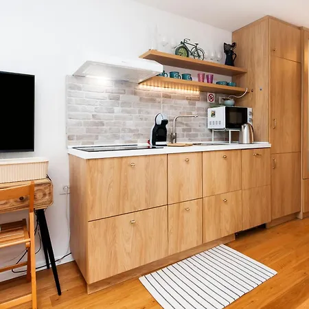 Cobblestone Comfort In Apartment